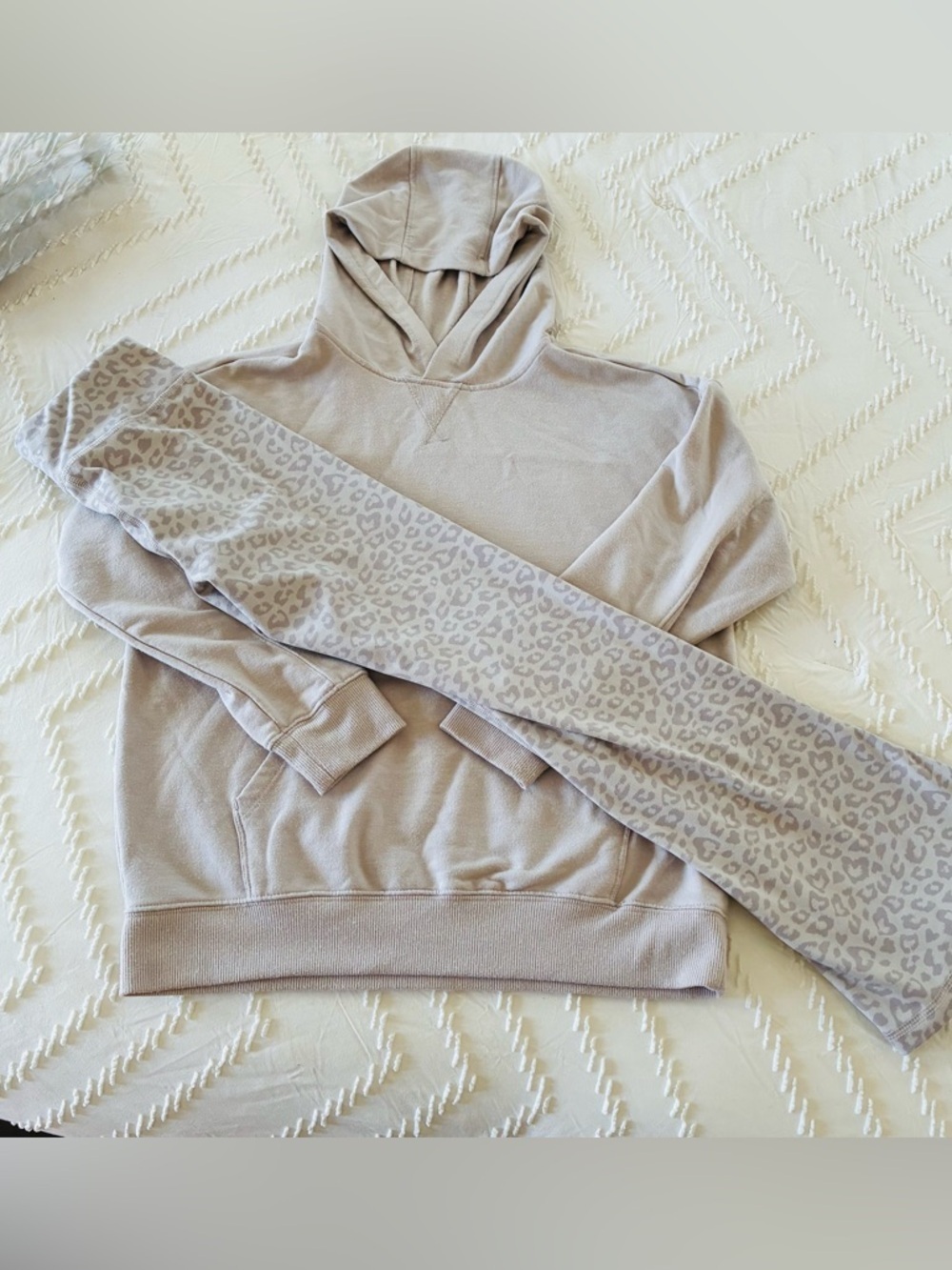 Yogalicious girls light Taupe Hoodie with Leopard Print Leggings Set size m (10)